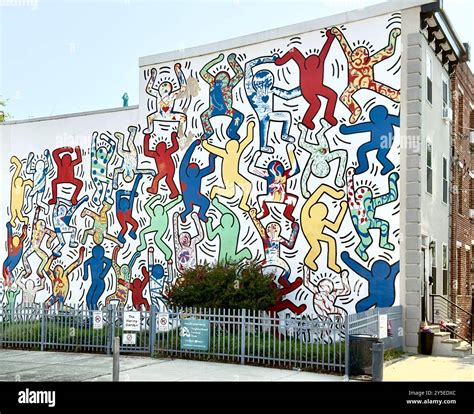 We the youth public art mural by artist keith haring hi-res stock ...