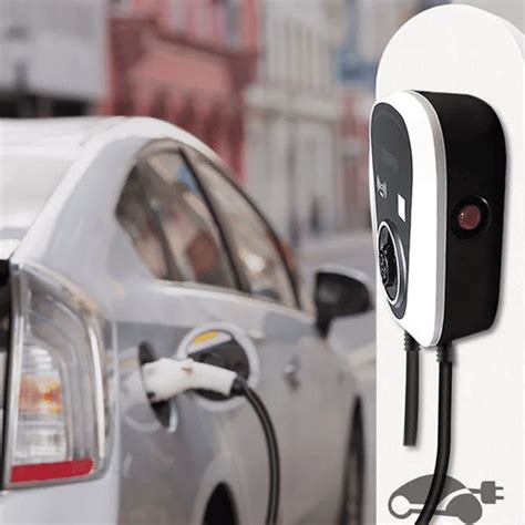 Street Advertising: Outdoor EV Charging Stations