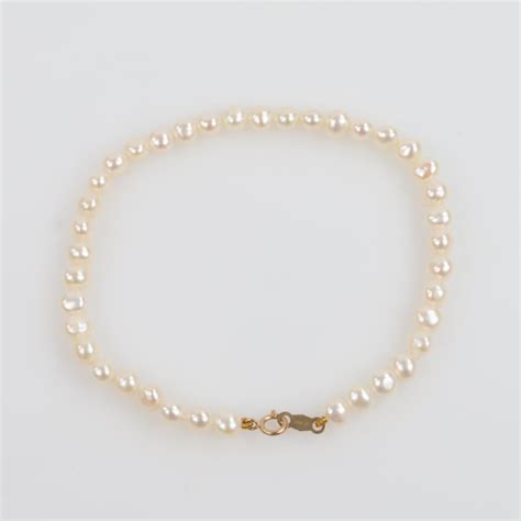 Sting Of Pearls Bracelet 14kt Gold Clasp | Property Room