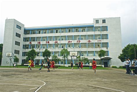 学院大门_湘潭技师学院