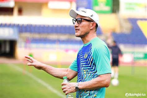 Sông Lam Nghệ An chia tay 2 chuyên gia người Nhật Bản