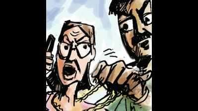 Gold: Homealone woman robbed of jewellery | Mysuru News - Times of India