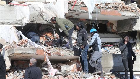 美联社：土耳其地震已造成至少640人遇难_中国_救援_人员