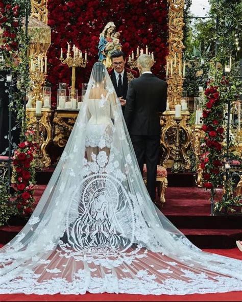 Kourtney Kardashian and Travis Barker reveal they are expecting a boy ...