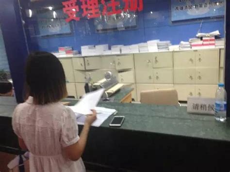 郑州工商局工作人员被指态度粗暴：有事明天办_央广网