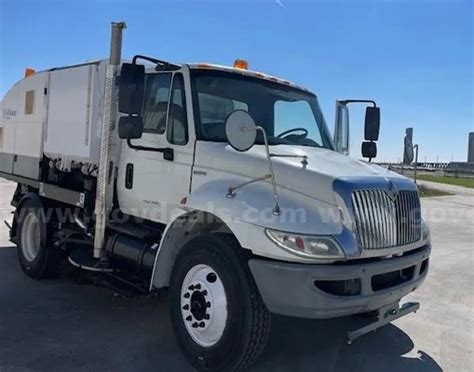 2008 International 4300 with Allianz Johnson MT350 Street Sweeper - Low ...