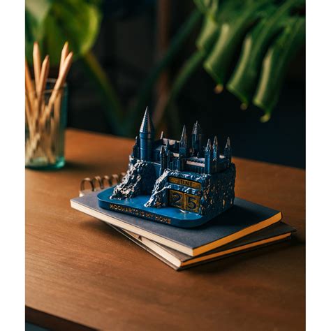 Harry Potter Hogwarts 3D Perpetual Calendar Homeware - Zavvi US