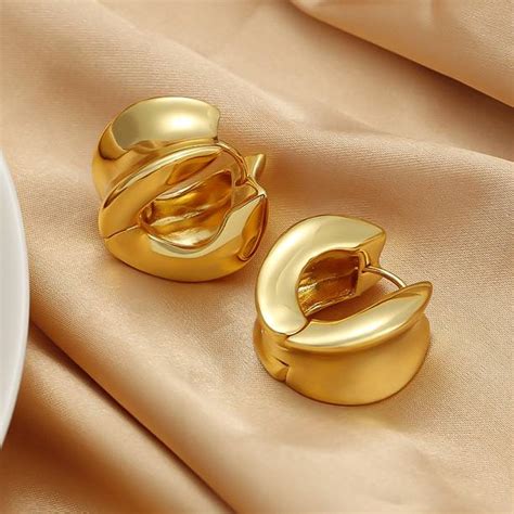 Earrings - Upto 50% to 80% OFF on Latest Earrings Designs Online For ...