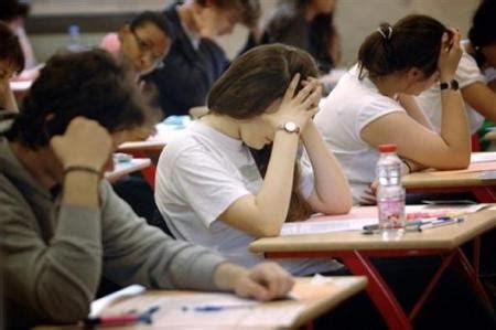 实拍：法国90后学生参加高考的场景(图)_新浪教育_新浪网