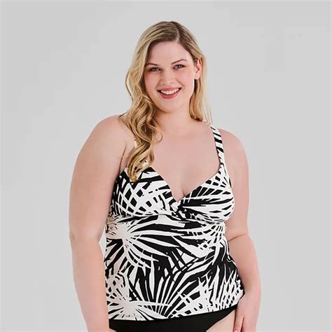 Plus Size Freshwater Molded Twist Front Tankini Swim Top