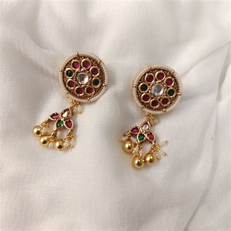 Multiple Fit Kemp Stone studded Neckpiece with Earrings – Qrated Jewels