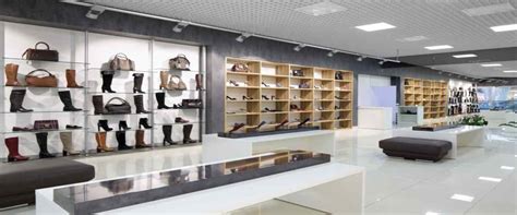 Small Cloth Shop Interior Designs Ideas that Win Customers & Boost Sales
