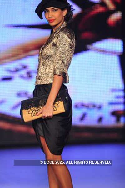 Model walk the ramp as she showcases designer Mandira Wirk's creation ...