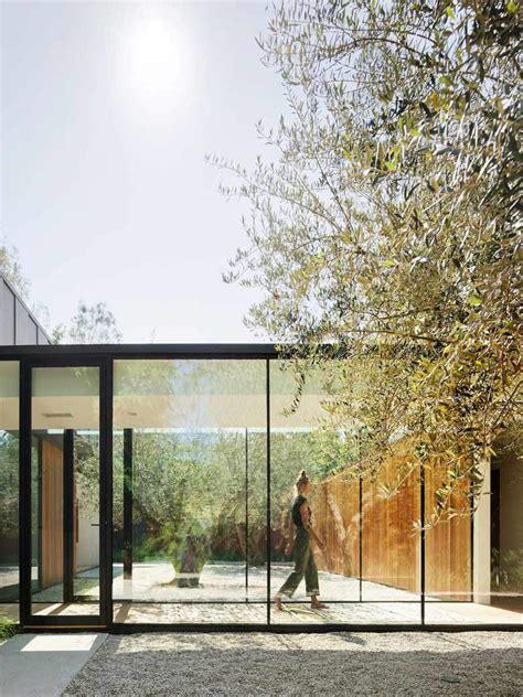 A glass retreat in the heart of Los Angeles | Goodhomes.co.in