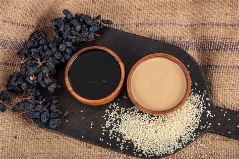 Dates Powder vs Molasses: 6 Key Differences for Better Baking