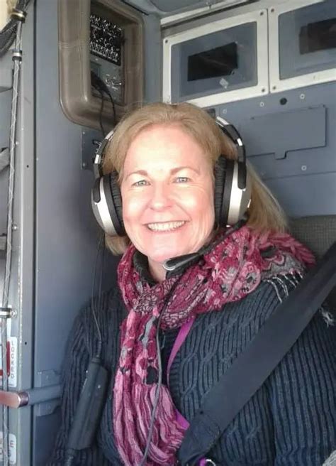 My mom’s busty friend woke up NAKED in my bed, so couldn't miss my chance - HottiesTwo