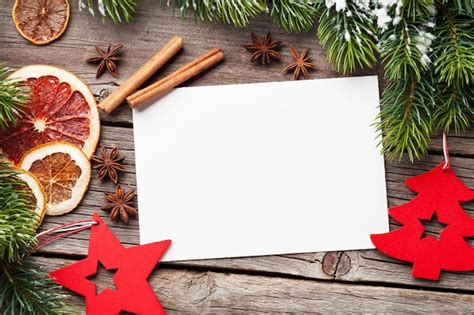 Christmas greeting card and food decor | Premium Photo