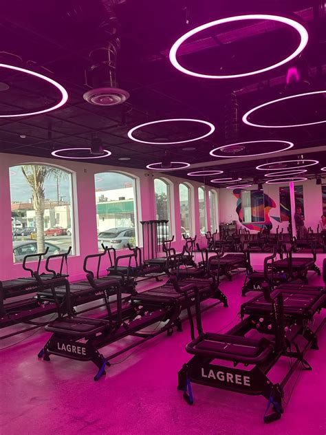 Lagree Studio inspo Pilates aesthetic Megaformer wellness workout ...