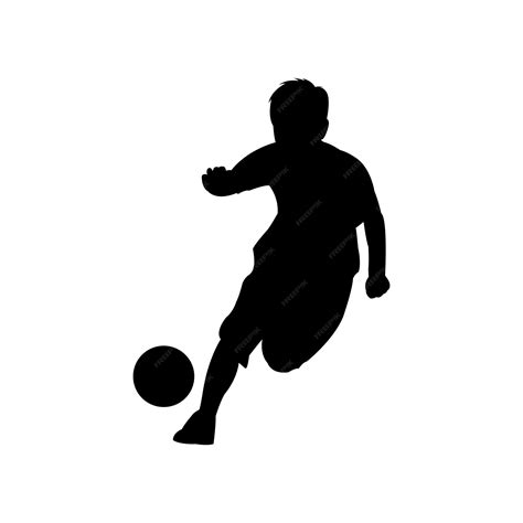 Силуэт футболиста мальчика, пинающего мяч, детей, играющих в футбол ...