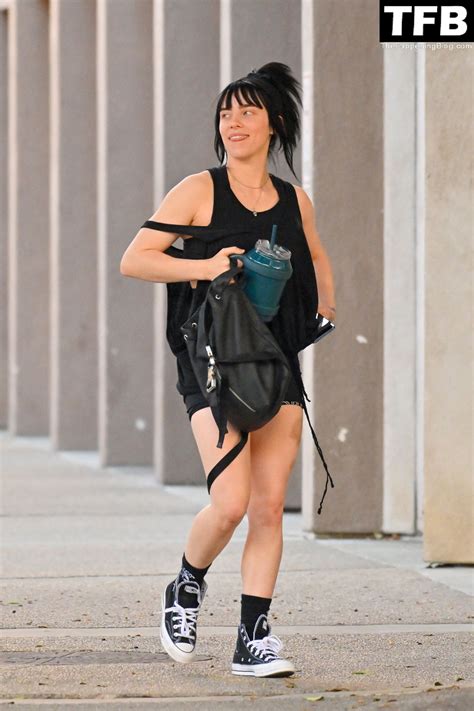 Billie Eilish Sexy (25 Photos) - Sexy e-Girls🔞