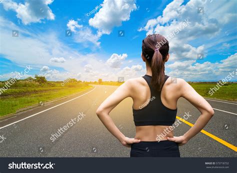 Woman Running Back View 的图像结果