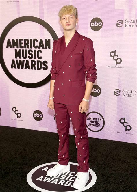 2022 AMAs Red Carpet Arrivals Photos