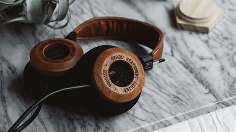 Download wallpaper 1920x1080 headphones, audio, sound, table full hd ...