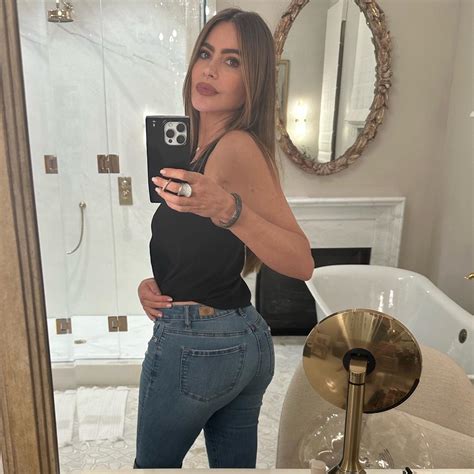 Sofía Vergara models tight jeans in cheeky selfie after date night with orthopedic surgeon