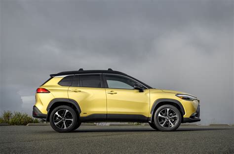 Review: 2023 Toyota Corolla Cross Hybrid prioritizes low price, high mpg