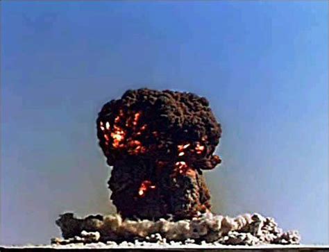 我国第一颗原子弹爆炸50周年 历数两弹一星元勋_新闻频道__中国青年网