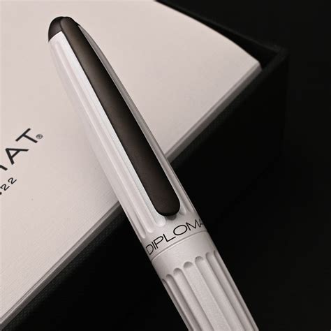 Diplomat Aero Pearly White Fountain Pen|Shop Online at Makoba|Diplomat