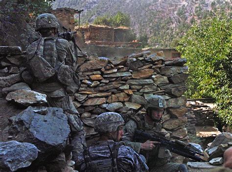 Soldiers battle Afghan insurgents in Korengal valley | Article | The ...