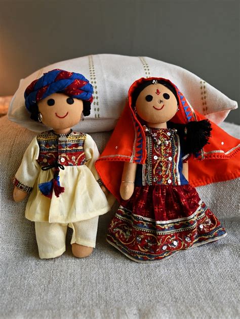 Buy Handcrafted Heritage Fabric Kannamma Dolls - Narain Bhai and Kokila ...