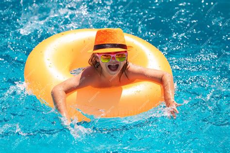 Summer Kids Swimming 的图像结果