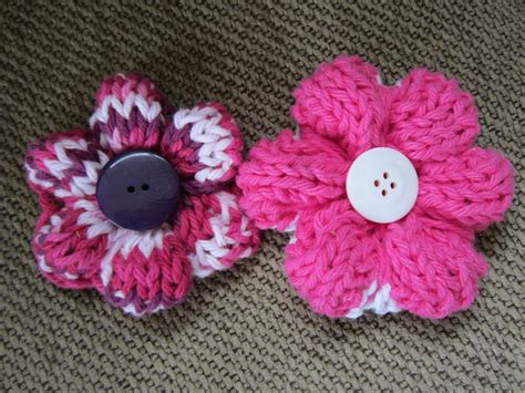 How to Knit a Basic Flower 的图像结果