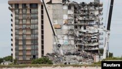 Residents in Collapsed Florida Building’s Twin Mostly Staying Home