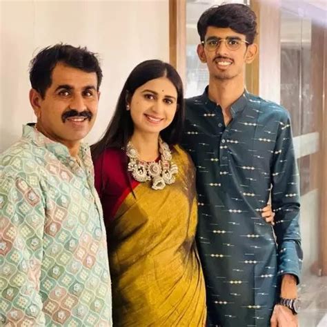 Popular Gujarati singer Kinjal Dave's engagement broke | ભાસ્કર ...