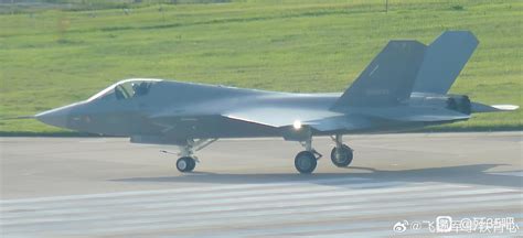 IMAGENS: Caça naval chinês Shenyang J-35 - Poder Naval