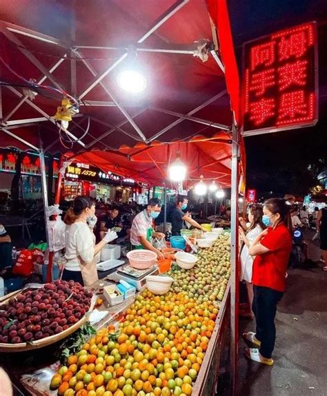 云南外国人最多的小县城，每天都在街上逛，但却不是来旅游的！