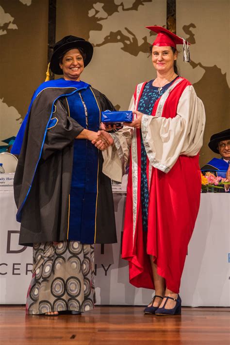 Graduation Ceremony 的图像结果