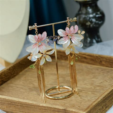 Valeria Earrings – The Vintage Snob