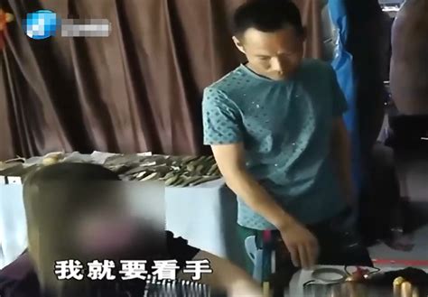 河南一女子试戴千元玉镯称手被刮伤，要求商家负责，100元成交后放弃追责_腾讯新闻