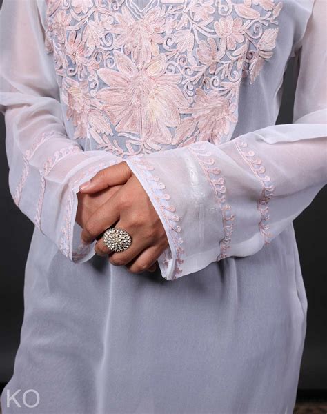 White Floral Design Aari Embroidered Georgette Kurti – Kashmir origin