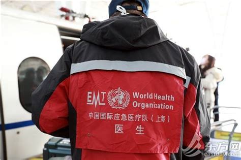 上海两支国家紧急医学救援队出征！专业救援车开进武汉