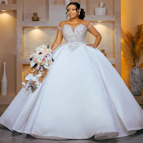 Plus size wedding dress with detachable train 60 photos - Astyledwedding.com
