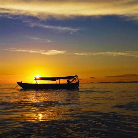 You Won't Be Able To Guess Why The Flying Kiss Ride In China Is Breaki