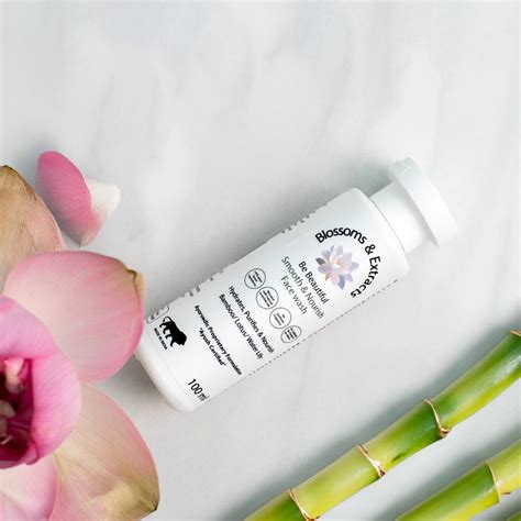 Blossoms & Extracts SMOOTH & NOURISH FACE WASH, Indian Ginseng Extract ...