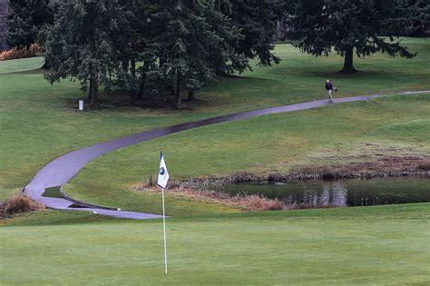 Nearly all Everett golf course fees to increase this year | HeraldNet.com