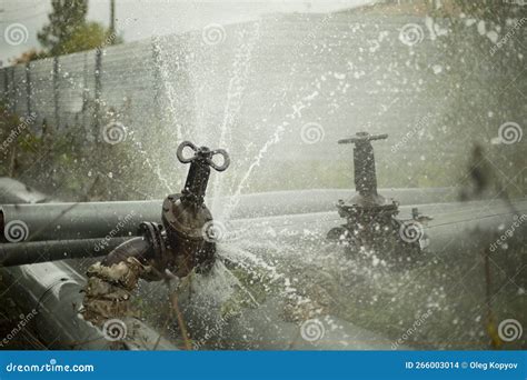 Exploding Pipe 的图像结果