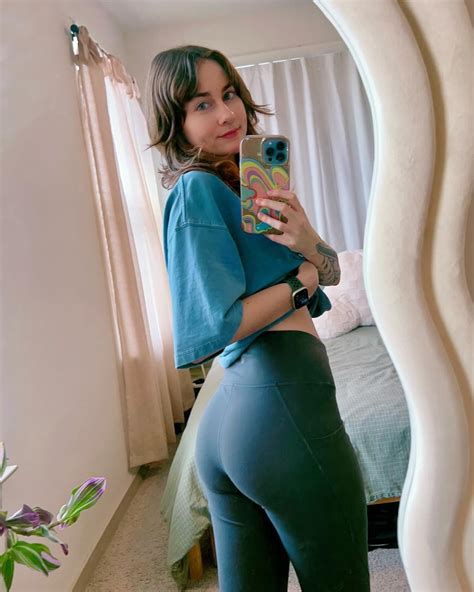 Maree in Leggings (Instagram) : r/mareesly